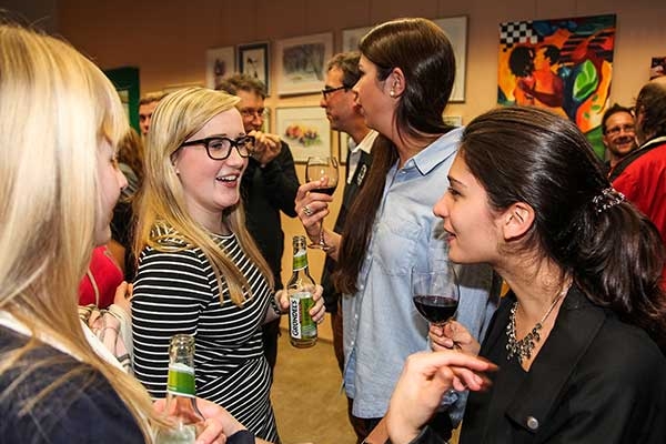 vernissage-detsch-25-publikum8EF62427-C823-329F-0C4F-120E6291C750.jpg