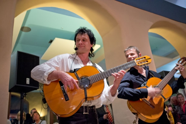 flamenco-020D14A1C6-B278-A2AB-F615-542D19880C7E.jpg