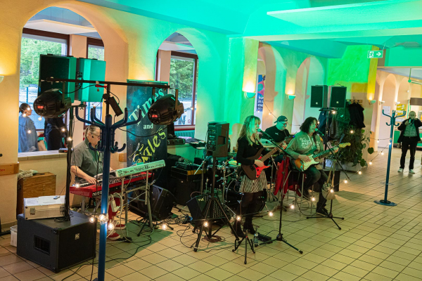 kunst-in-der-mansa-band-3E9AFFE99-41A2-2ABC-1147-F46D14DEACDA.jpg